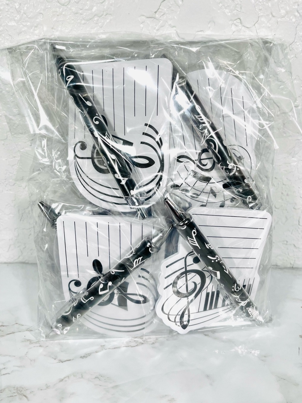 10 Musical Note Memo Pads with Matching Pen - Picture 1 of 5